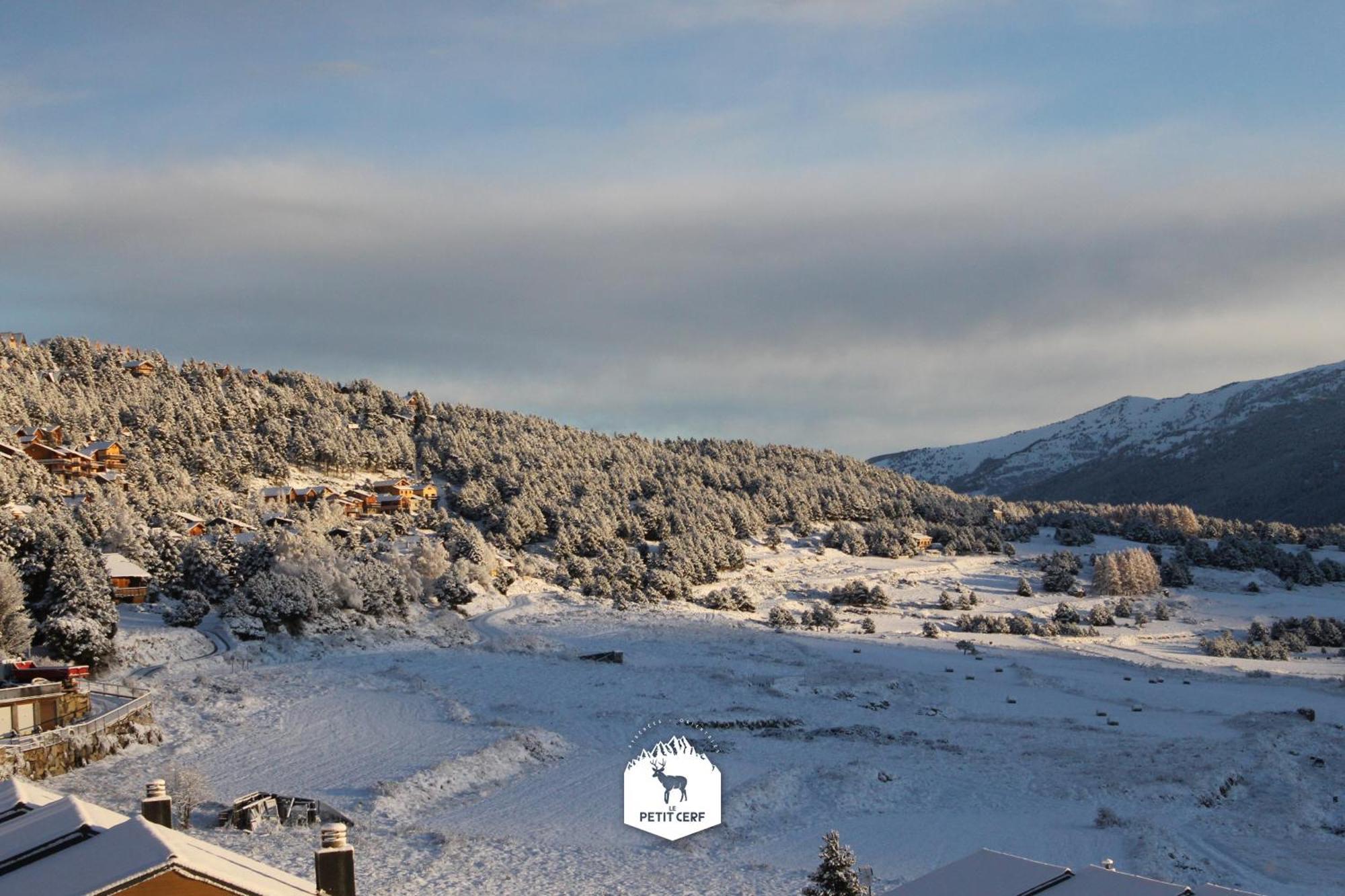 Le Petit Ours & Le Petit Cerf - Studios Vue Lac & Montagnes Les Angles (Pyrenees-Orientales) Exterior foto